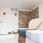 Mascot Garden Bed & Breakfast 3*