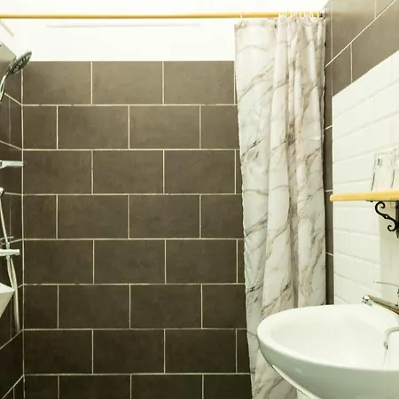 Bed & Breakfast Mascot Garden 3*